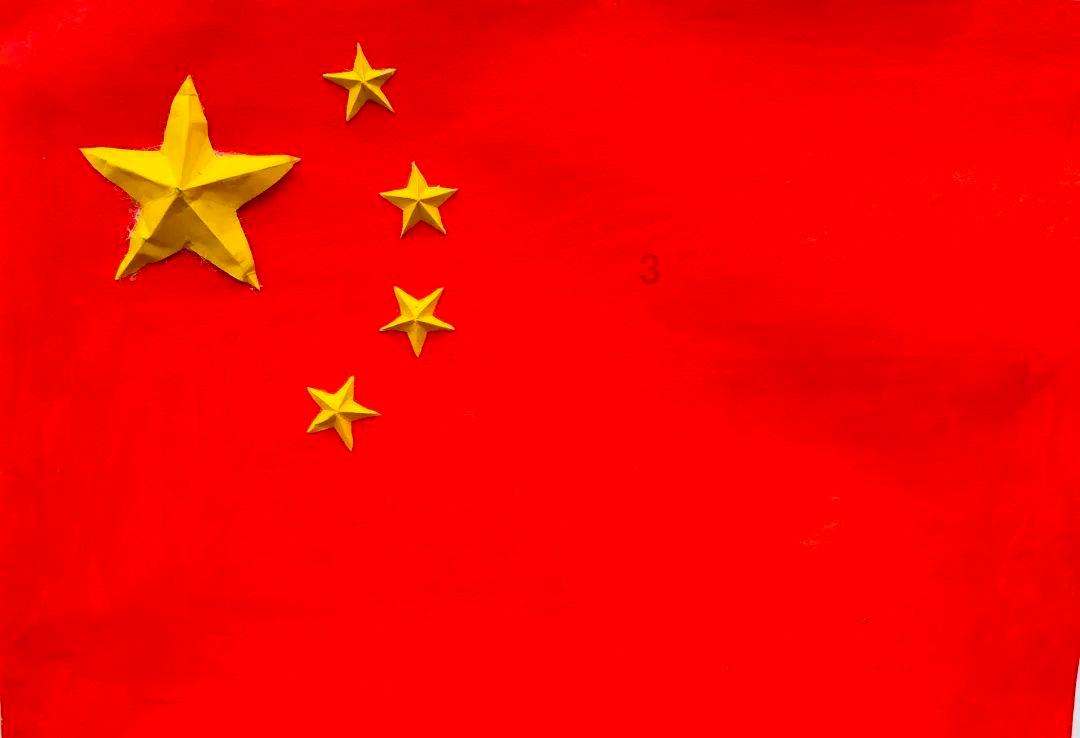 一个关系挺好的男生跟我表白，我还要读研就委婉拒绝了，后来他在工作上更努力了，他值得信任吧？游戏画面